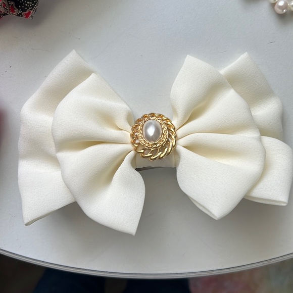 Hand Crafted Accessories - Handmade Hair Bow Clip (White/Gold)